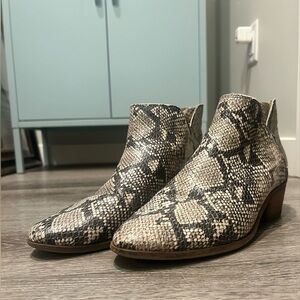 Dolce vita 10M Karsen snake booties